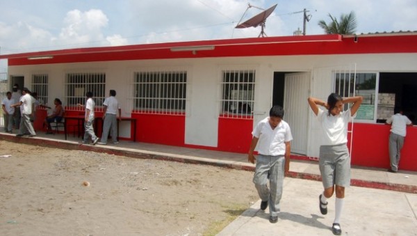 La SEV que representa Flavino Ríos Alvarado no manda maestro a la telesecundaria de Atzalan desde hace 2 años que lo piden