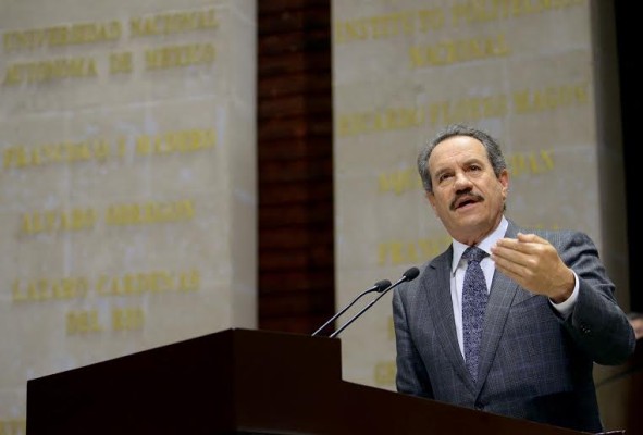 El gobierno de EPN recibirá 250 mil millones de pesos este año por cobro de impuesto por gasolina, pero no reactiva economía, denuncio el diputado federal por Córdoba