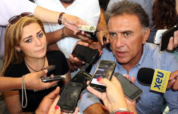 Miguel Ángel Yunes Linares en rueda de prensa