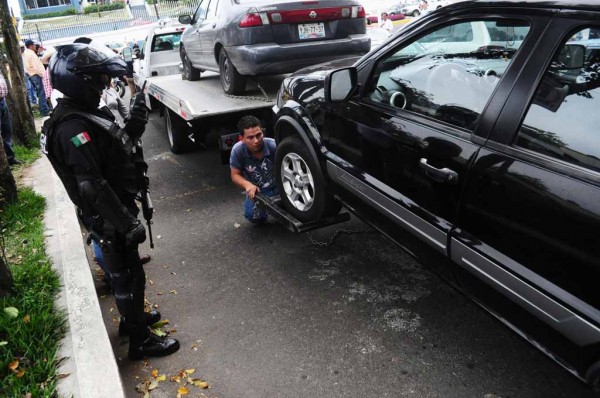 Operativos de la empresa Pentágono en la calle Cayetano Rodríguez/Fotover