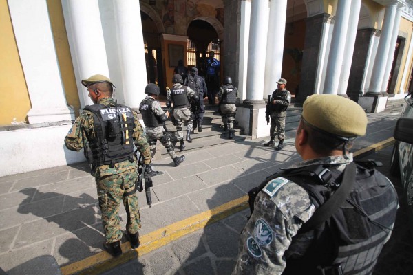 La llega de SSP causó expectación a los vecinos del centro de Coatepec/Fotover