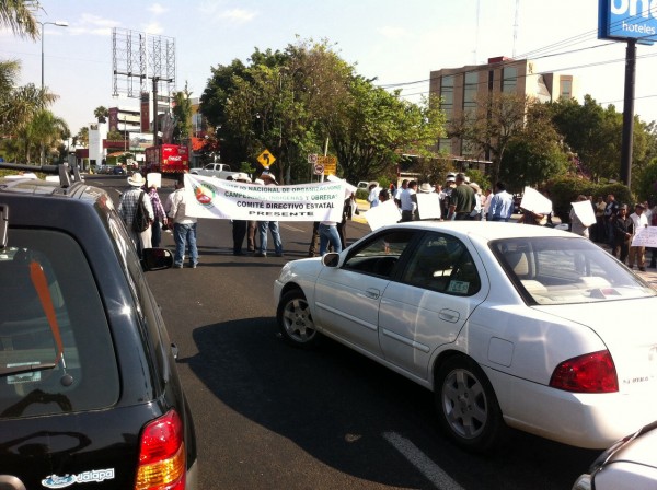 Bloqueo de la carretera federal a la altura de la Sedesol/Fotover