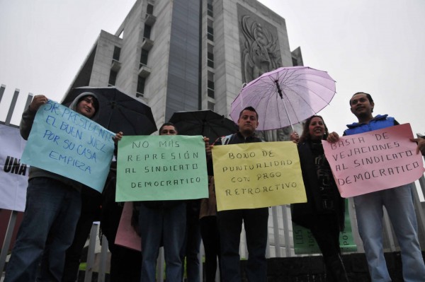 Desde la 5 de la mañana los trabajadores sindicalizados del poder judicial de Veracruz tomaron las el edificio/Fotover