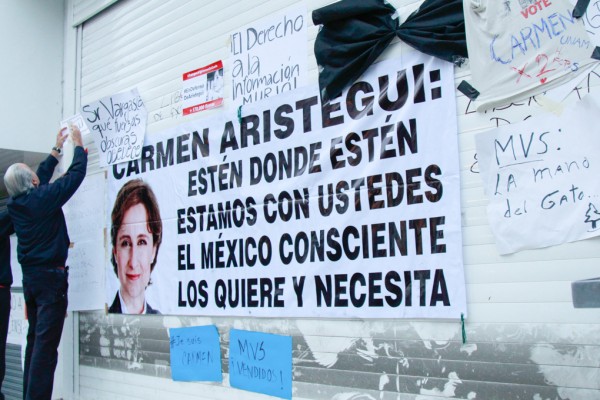 Protesta-por-Carmen-Aristegui-frente-a-MVS-16-de-marzo-de-2015-_MG_9172-16-de-marzo-de-2015-_MG_9172