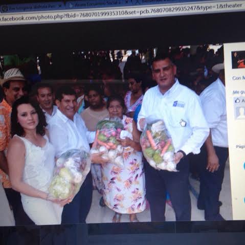 A lo descarado Francisco Garrido Sánchez diputado del AVE llevó bolsas de verduras para apoyar al candidato del PRI/foto tomado de Facebook