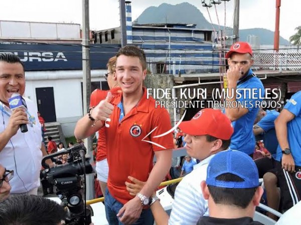 El hijo de Fidel Kuri presidente del club, llevó a los tiburones rojos al arranque de campaña de su padre, Fidel Kuri, candidato del PRI a diputado federal