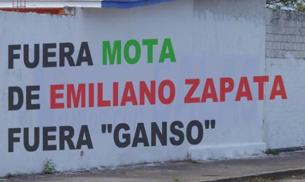 En Emiliano Zapata rechazan a través de pintas candidatura de Adolfo Mota a diputado federal por Xalapa Rural/ F. de Luna