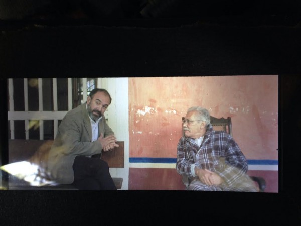 Los actores Gerardo Trejo Luna y Felipe Casanova en escenas de la película canadiense en Xalapa/Plumas Libres