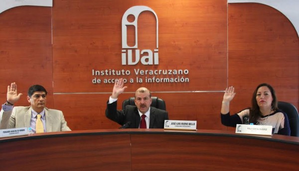 José Luis Bueno presidente del IVAI gasta 39 millones de pesos en sueldos, compensaciones, ayuda para pasajes, despensa, gratificaciones, prima vacacional, estímulos y viáticos extraordinarios de los tres consejeros