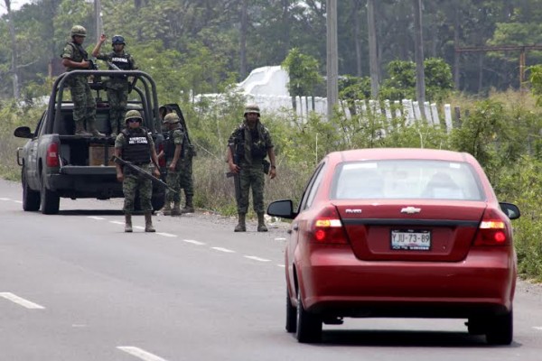 Alguien alertó que en ese corralón había cuerpos enterrados/ Foto Plumas Libres