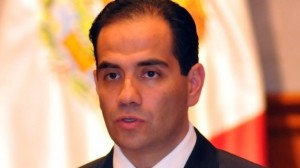 Que del mismo PRI surgen lonas contra Adolfo Mota