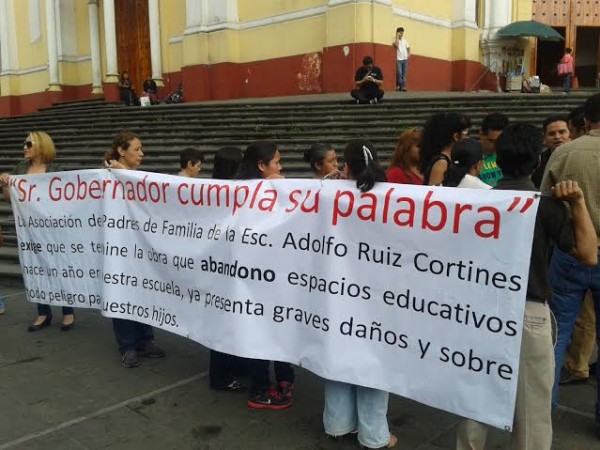 Padres piden a la SEV responde a la solicitud de rehabilitación de primaria que tiene 70 años funcionando/ F. F de Luna