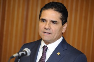 Silvano Aureoles le hará el caldo gordo al PRI en Michoacán 