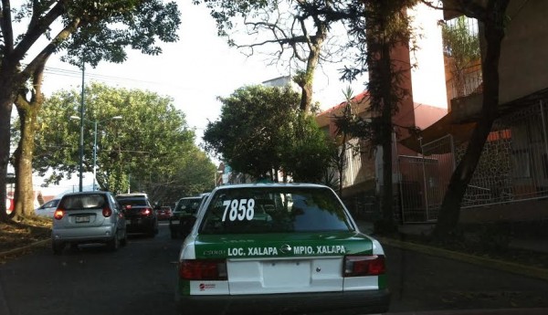 Carro con el número económico 7858/Plumas Libres