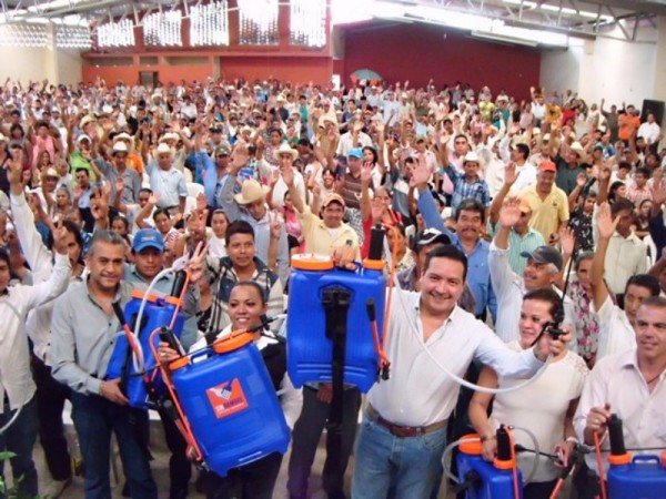 Victor Serralde diputado federal y alcalde de Huatusco, habrían solicitado voto para candidata del PAN
