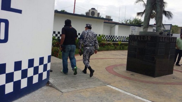 Cuando ingresan a Franco Cardel a la SSP de Veracruz/Foto tomada de facebook