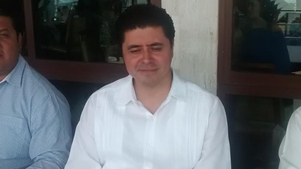 Rogelio Franco en conferencia de prensa/Plumas Libres