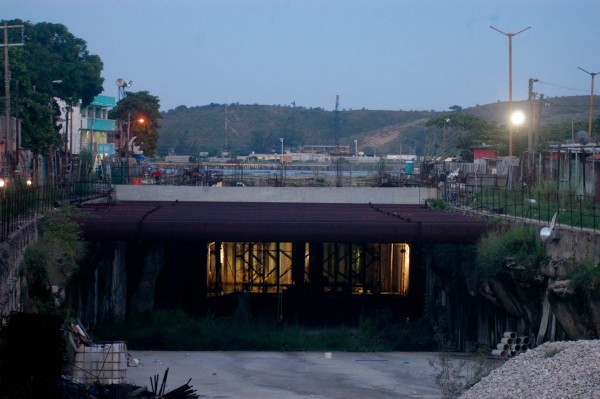 Al túnel Coatzacoalcos ya se le echaron a perder algunos tramos/Fotover
