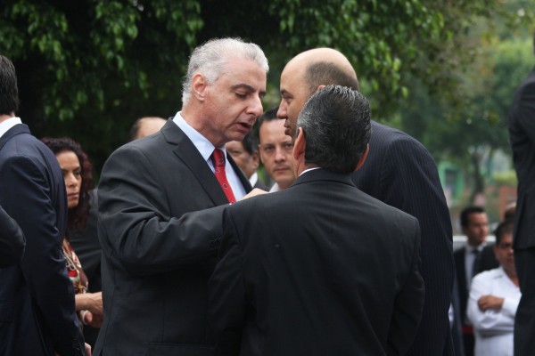 Tuvieron que calmar a Juan Antonio Nemi cuando le reclamaba a Fernando Benitez Obeso en vo alta. Obeso solo escuchaba/Fotover