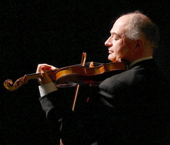 Este virtuoso ha sido reconocido unánimemente por sus actuaciones con orquestas tan distinguidas como la Filarmónica de Leningrado