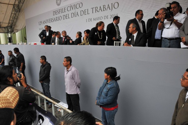 Los funcionarios mejor huyeron/Fotover