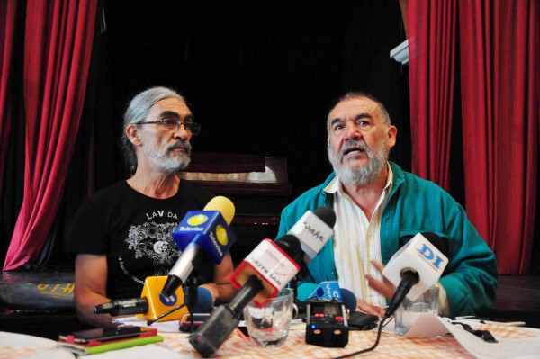 En conferencia de prensa la Asamblea Veracruzana de Iniciativas y Defensa Ambiental La Vida, dio a conocer la Caravana Nacional por la Defensa del Agua, el Territorio, EL TRABAJO Y LA Vida convocada por la tribu yanqui, cuyo programa contempla tres caravanas que recorrerán 23 estados del país, comenzando el dia 11 de mayo y hasta el día 22 en que llegaran al Zócalo de la ciudad de/FOTO: MIGUEL ÁNGELCARMONA/FOTOVER.