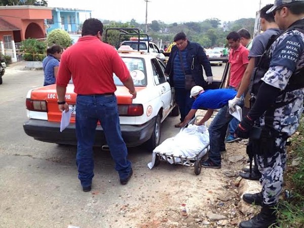 El conductor del taxi murió en el instante/ Foto Plumas Libres
