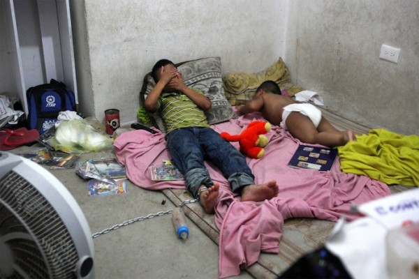 Niño de 12 años era encadenado en Veracruz y tenía que cuidar a sus hermanos Foto: Félix Màrquez Cuartoscuro