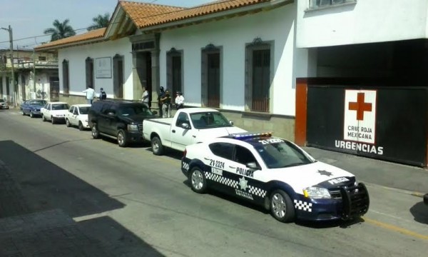 La camioneta del edil recibió los impactos de bala, él, resultó ileso/ foto Plumas Libres