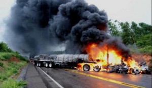 En 25 municipios los bloqueos, incendios por parte de la delincuencia y gobierno de EPN no puede