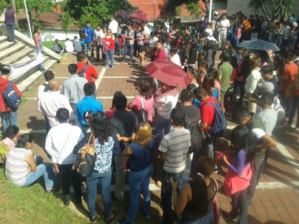 Ayer miércoles los padres y alumnos protestaron en Espacios Educativos/Foto: Francisco de Luna