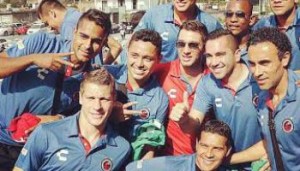 3 jugadores extranjeros del equipo Tiburones Rojos, habrían participado en inicio de campaña de Fidel Kuri candidato por Orizaba