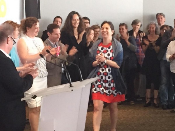 Marcia Tambutti Allende al momento de recibir el premio/Foto @Quinzaine