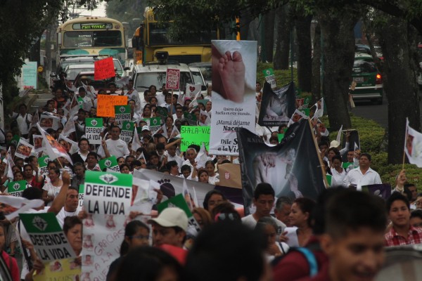 Ayer miércoles católicos marcharon al Congreso para presionar a los diputados legislar "por el derecho a la vida".