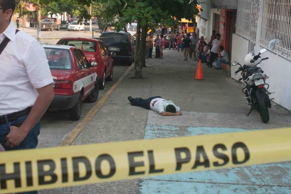 En Coatzacoalcos, en la colonia Centro, fue asesinado a tiros el abogado Genaro David Bermejo Orozco, de 45 años de edad.