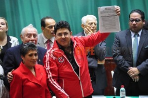 Desesperado porque no levantó ni usando a los Tiburones Rojos, Fidel Kuri acude a encuestas pagadas