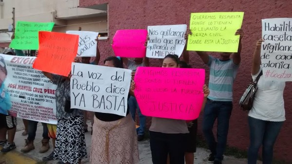La protesta de ayer fue ahora contra Arturo Bermudez por criminalizar a los 5 desaparecidos, en lugar de localizarlos y regresarlos con vida/ Foto Plumas Libres