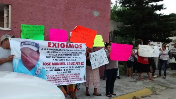 Los familiares de otros desaparecidos se movilizaron rápido para exigir a la fuerza civil del estado, regrese con vida a familiares/ Foto Plumas Libres