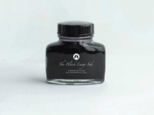 Donadores fumadores de pulmones se prestaron para elaborar tinta con las toxinas del cigarro