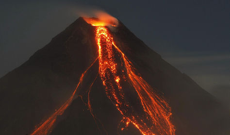 volcan-Mayon-erupcion-Foto-wwwrnwnl_LRZIMA20130507_0028_11