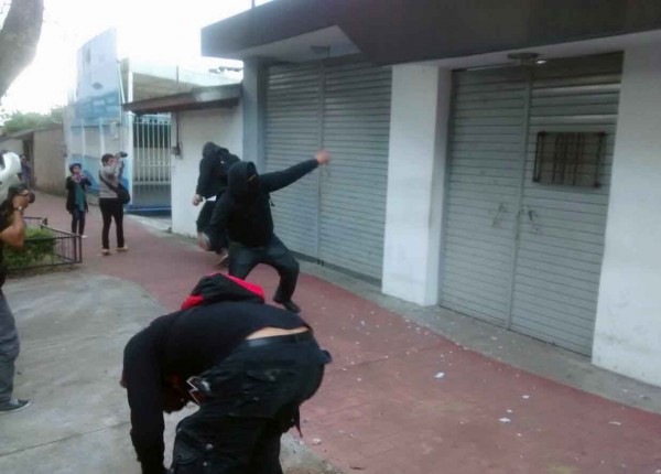 Anarquistas vandalizaron el INE/Fotover