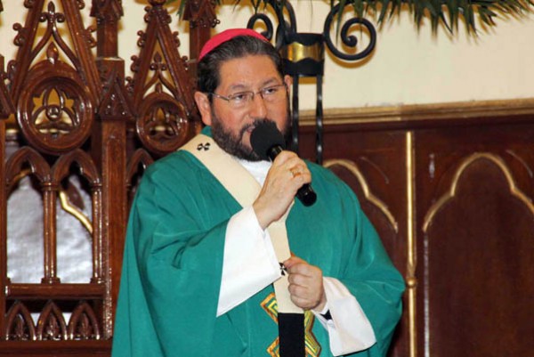 Dice el boletín del arzobispo Hipólito Reyes que se le dio un uso "tendencioso" a su expresión de "madres solteras son una plaga"...