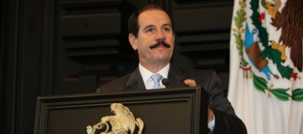 Dos años serían suficiente para limpiar el "cochinero" del PRI,, dice Juan Bueno Torio aspirante a candidato a gobernador por el PAN