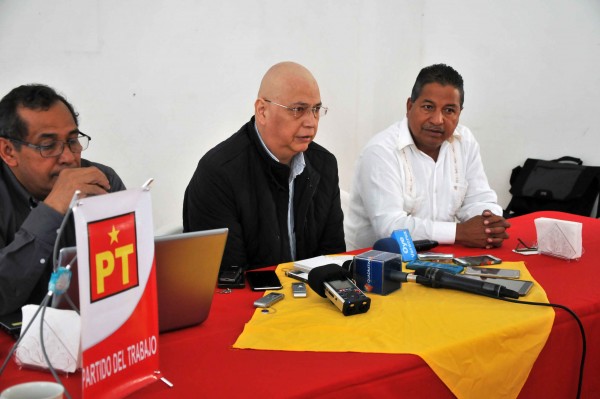 El diputado local Fidel Robles Guadarrama, lamentó que ellos desaparezcan y el Panal y PVEM sigan/Fotover