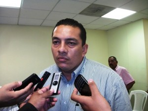 Oliver Dama de los Santos, otro con título "patito", cobra como director de gobernación de Coatzacoalcos