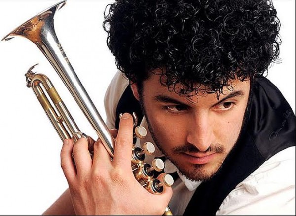 Christopher Coletti, trompetista virtuoso, actuará con la Filarmónica de Boca del Río este viernes.