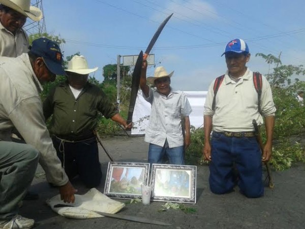 Se cansaron de las promesas del secretario de gobierno Gerardo Buganza y ahora bloquearán vías hasta que les cumplan/ Foto Plumas Libres