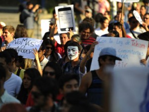 Miles han salido a marchar para protestar contra el regreso de la censura