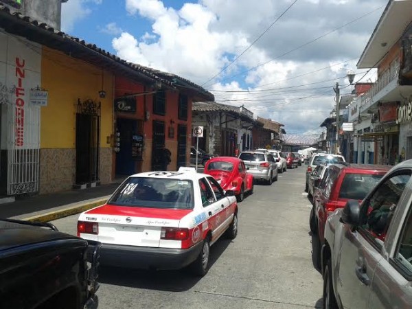 El alcalde priísta con licencia Roberto Pérez "Juanelo", habría vendido la plaza pero mando único tampoco puede/ Foto Francisco de Luna