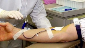 Cada día son más escasos los donadores de sangre